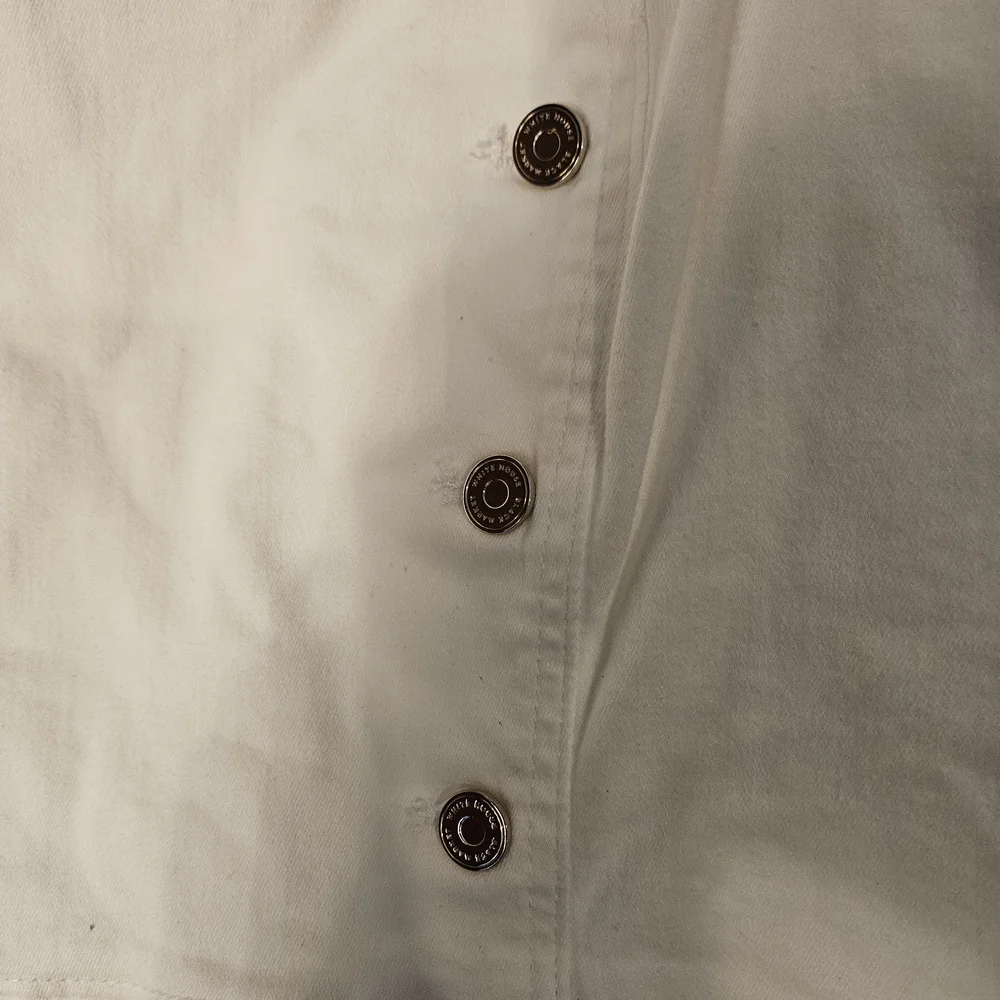 Stylish White Buttoned Top - Picture 11 of 12